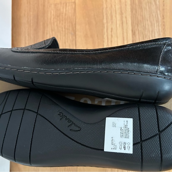 Clarks leather women’s flats - Picture 3 of 3